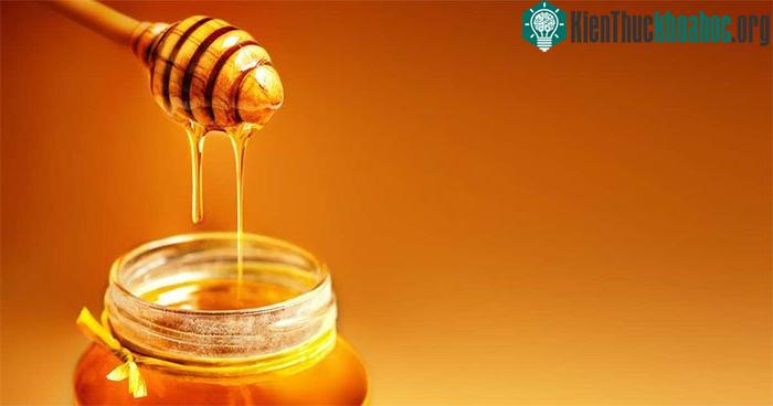 Trọng lực và sức căng bề mặt không phá vỡ chất lỏng nhớt thành những giọt nhỏ.
