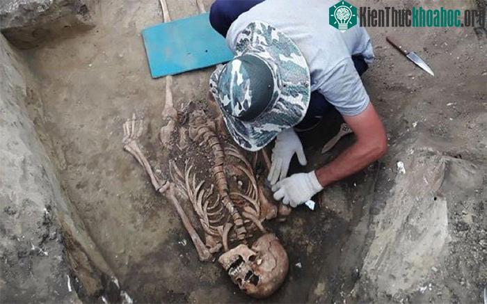 Người phụ nữ được chôn cất trong ngôi mộ gần 2.000 năm tuổi.