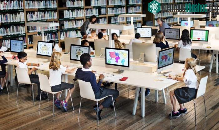 &nbsp;AI giúp tự động hoá nhiệm vụ quản trị.