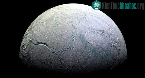 Mặt trăng của sao Thổ Enceladus.