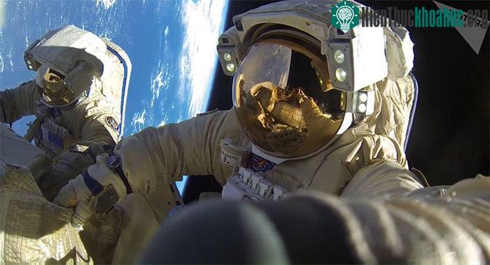 Các phi hành gia trên Trạm vũ trụ quốc tế ISS.