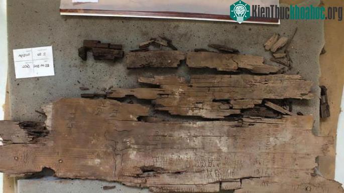 Nội dung khắc trên những tấm gỗ của quan tài.