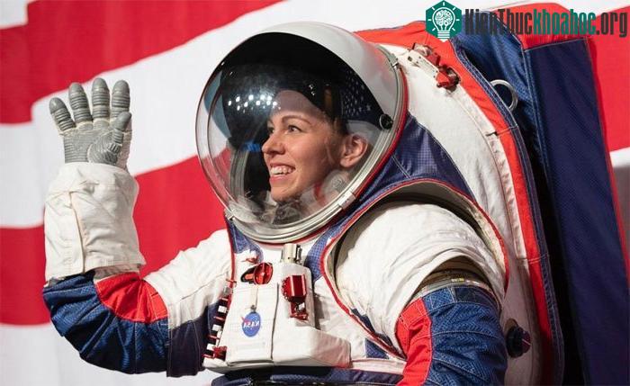 Cận cảnh bộ đồ mới của phi hành gia NASA ảnh 0