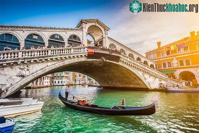 Venice có nghĩa là tình yêu.