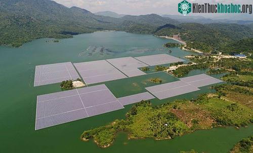 Hệ thống phao neo được lắp đặt hoàn chỉnh trên hồ Đa Mi.