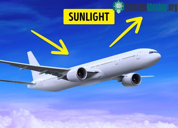 Máy bay thương mại luôn là màu trắng