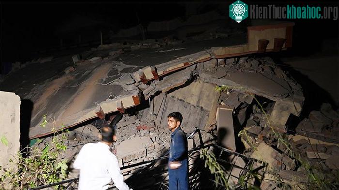 Ngôi nhà bị sập do động đất ở ngoại ô huyện Mirpur, khu vực Kashmir do Pakistan kiểm soát, ngày 24/9/2019.