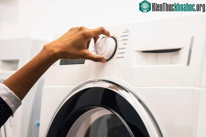Chế độ giặt Delicate phát tán nhiều hạt vi nhựa gây ô nhiễm nguồn nước.