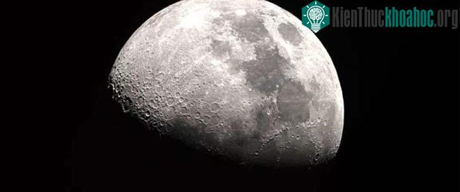 Vào thời khủng long, Mặt trăng ở gần với Trái đất hơn bây giờ.