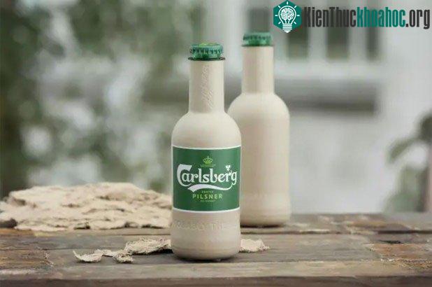 Mẫu chai giấy đựng bia của Carlsberg.