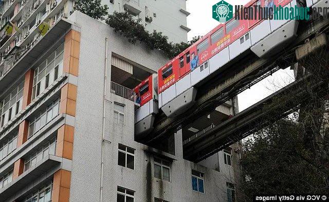 Nhờ trang bị thiết bị giảm âm, đoàn tàu đi qua chỉ gây nên âm lượng tương đương với máy rửa chén.