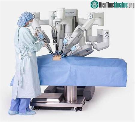 &nbsp;Hệ thống phẫu thuật Intuitive Surgical Incorporated's da Vinci.