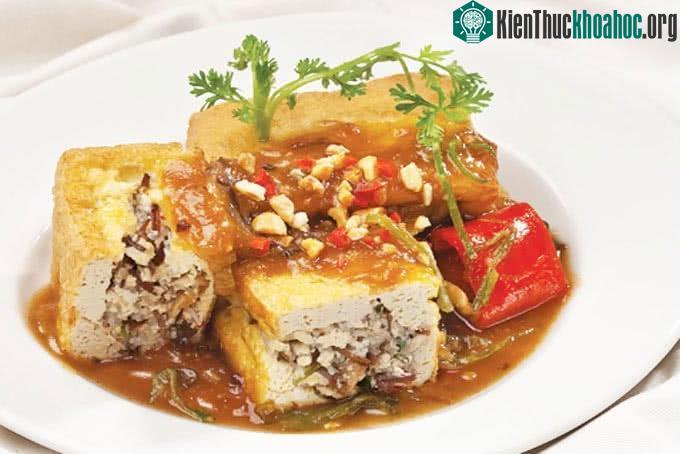 Ăn đậu phụ với một số thực phẩm có hàm lượng protein cao có tác dụng hỗ trợ bổ sung protein ở đậu phụ vào cơ thể tốt hơn.