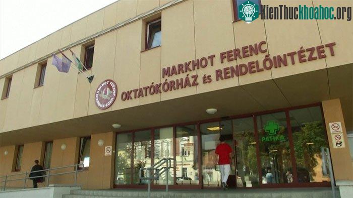&nbsp;Bệnh viện Ferenc Markhot tiếp nhận điều trị cho khoảng 35.000 bệnh nhân nội trú mỗi năm.