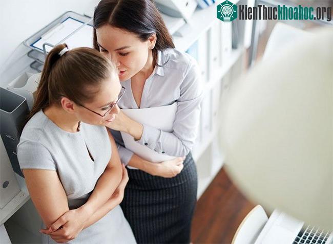 Buôn chuyện mang đến cho chúng ta sự thỏa mãn vì đã cảnh báo điều đó bạn bè.