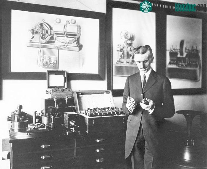 Phần lớn chúng ta chỉ biết tia X được tìm thấy bởi nhà nghiên cứu Wilhelm Conrad Roentgen mà không biết Tesla cũng là tiên phong trong nghiên cứu loại ánh sáng này. (Ảnh: Everett Colection).