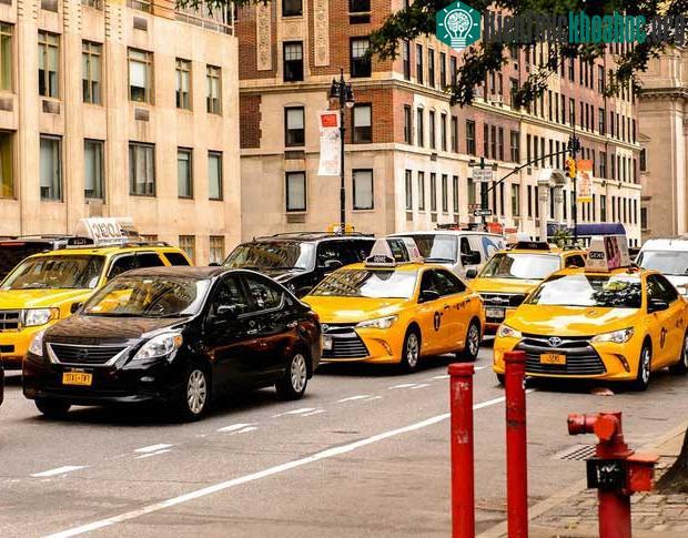 Xe taxi có màu vàng