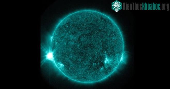 Một ngọn lửa Mặt Trời (solar flare).