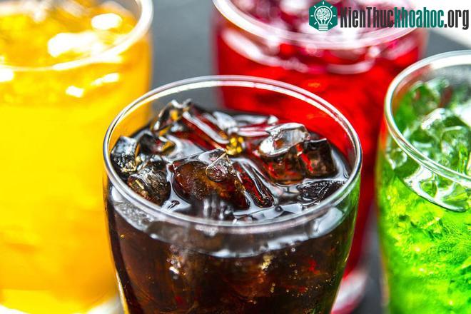 Nước ngọt ăn kiêng (diet) làm tăng nguy cơ mắc tiểu đường type 2.