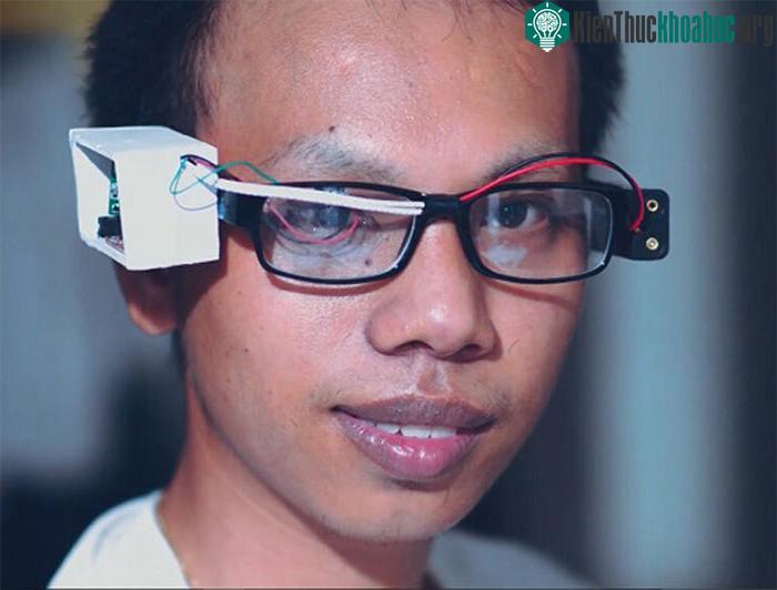Kính thông minh sẽ giúp người dùng điều khiển con chuột máy tính chỉ bằng nháy mắt.
