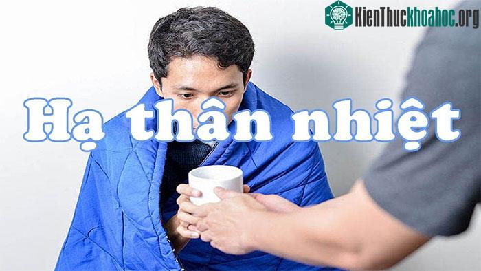 Nguy cơ hạ thân nhiệt sẽ tăng nếu kèm theo tình trạng kiệt sức hoặc mất nước.