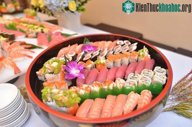 Ăn cá sống làm tăng nguy cơ mắc ung thư gan.