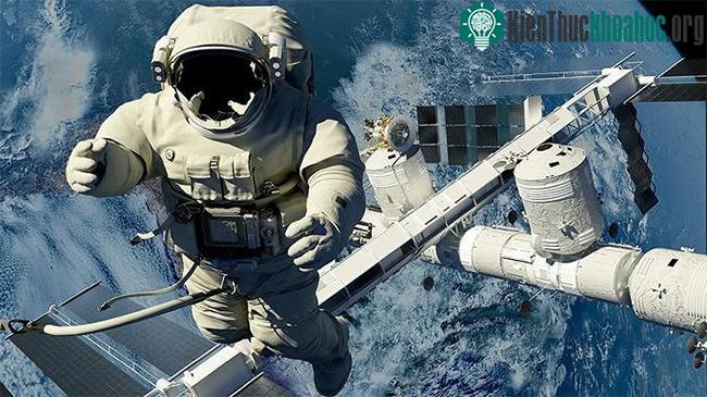 Phi hành gia bị giới hạn về cân nặng khi bay lên Mặt Trăng.