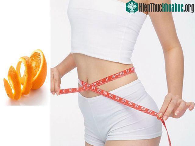 Đặt vỏ cam lên rốn trước khi đi ngủ, có thể đốt cháy mỡ bụng một cách hiệu quả.