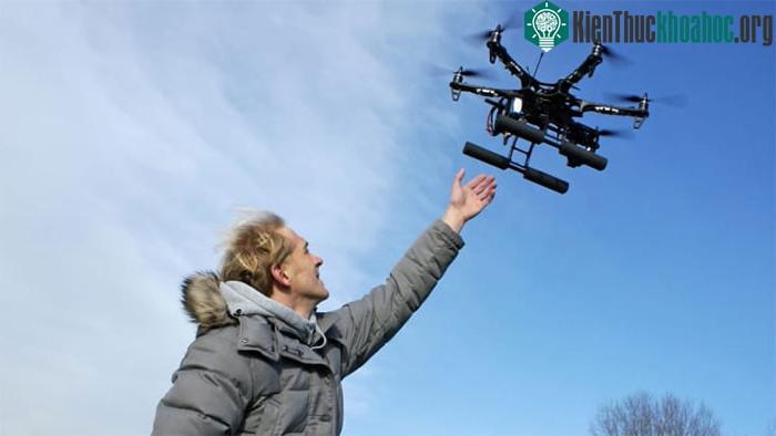 Vì sao phải dùng súng chuyên dụng mới bắn hạ được drone? ảnh 0