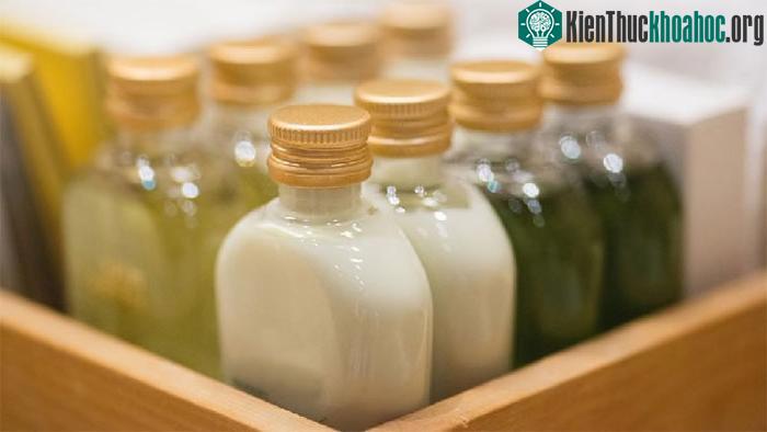 Dầu gội, dầu xả... là những thứ luôn được cung cấp miễn phí trong phòng tắm khách sạn.