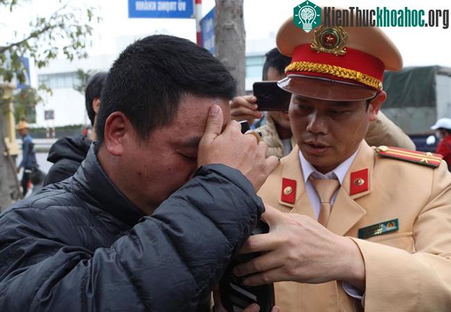 Kiểm tra nồng độ cồn ở Hà Đông (Hà Nội).