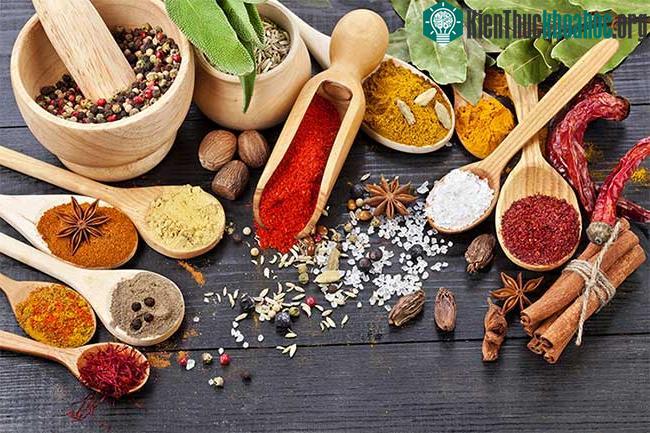 Chất phụ gia thực phẩm dùng trong sản phẩm ăn liền phải được cho phép và tuân thủ liều lượng theo luật quy định.