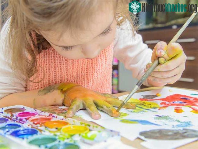 Phẫu thuật cắt bán cầu não được thực hiện tốt nhất với bệnh nhân ở độ tuổi rất nhỏ. (Ảnh: Newsweeks).