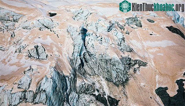 Sông băng trên núi New Zealand chuyển màu đỏ ảnh 1