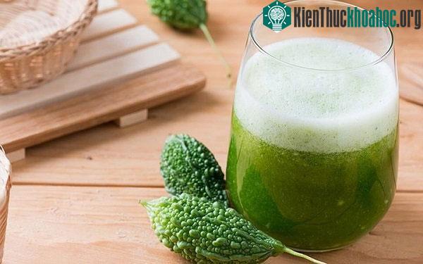 Nước mướp đắng có chứa khá nhiều vitamin C, giúp cơ thể nâng cao sức đề kháng.