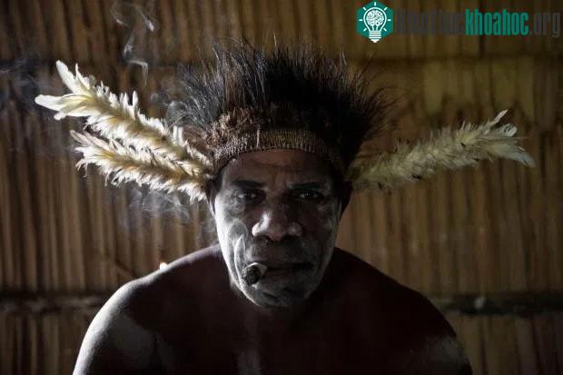 Bộ tộc ăn thịt người sống trong công viên quốc gia ở phía Tây Nam New Guinea, Indonesia