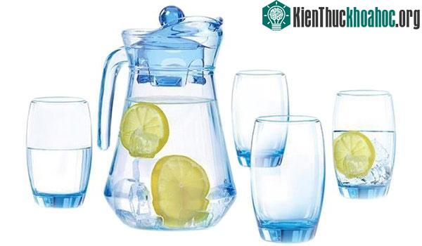 Dùng thủy tinh thay đồ nhựa đựng thức ăn cần lưu ý điều này kẻo đầu độc cả gia đình ảnh 2