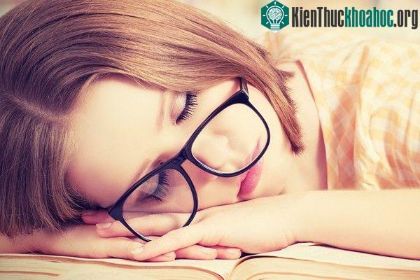 Theo các bác sĩ chuyên khoa mắt, không nhất thiết bị cận thị là phải đeo kính.