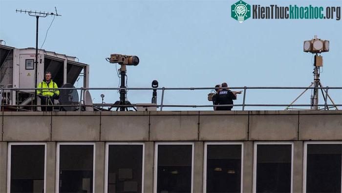 Vì sao phải dùng súng chuyên dụng mới bắn hạ được drone? ảnh 2