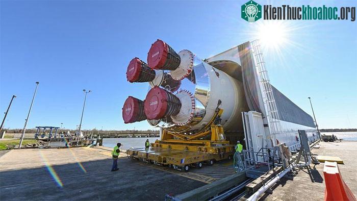 Buổi vận chuyển phần lõi của hệ thống phóng
