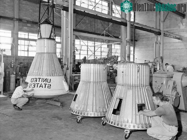 Kén Mecury ở trung tâm nghiên cứu Langley của NASA.