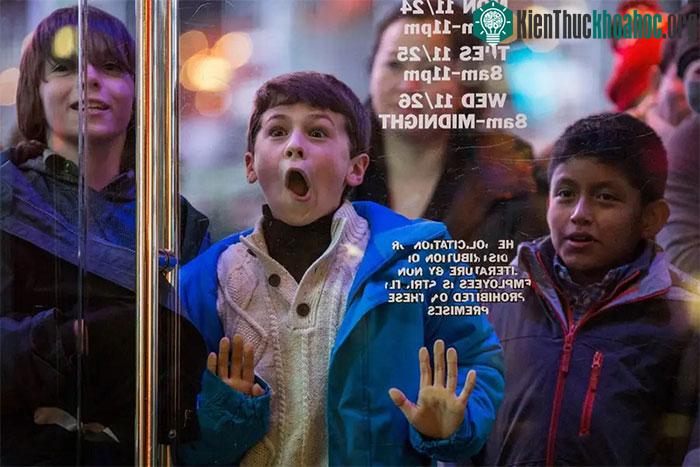 &nbsp;Tin vào ông già Noel, thực tế là bọn trẻ đang luyện tập phát triển bản thân, lập luận khoa học.