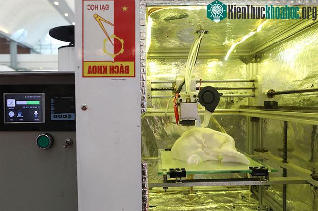 Ứng dụng công nghệ 3D chế tạo sản phẩm phục vụ y tế và giáo dục.