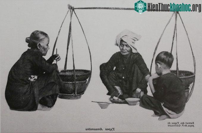 Hàng rong buôn bán trên phố Sài Gòn cuối thế kỷ 19.