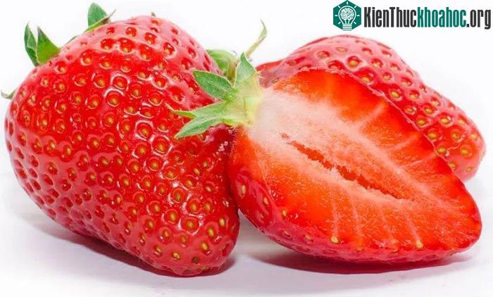 Dâu tây không chứa natri, không chất béo, không cholesterol...