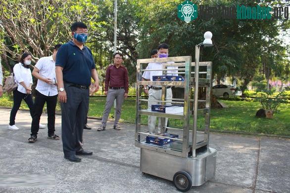 Robot vận hành tốt trong buổi chạy thử chiều 22/3