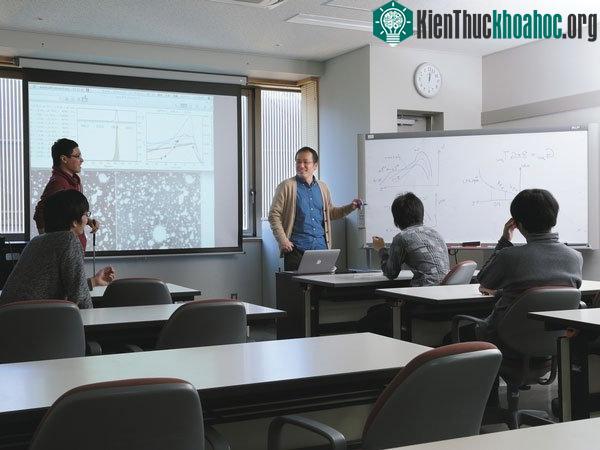 Phòng thí nghiệm thiên văn học của giáo sư Totani