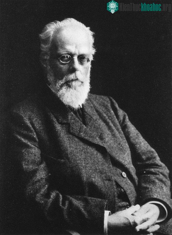 Nhà sinh học người Đức August Weisman.