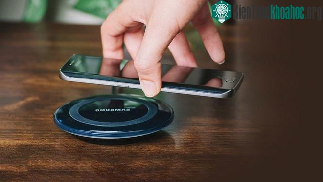 Các nhà nghiên cứu tìm ra công nghệ mới cho phép sạc điện thoại thông qua sóng Wi-Fi ảnh 0