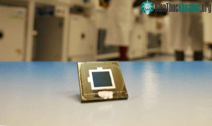 Pin mặt trời mới đạt hiệu suất gấp đôi ảnh 0